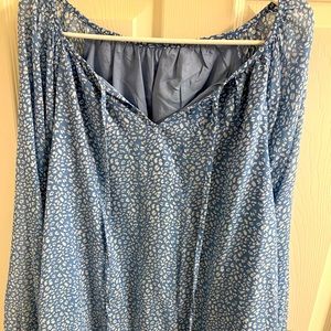 Very cute 2X plus size top. Has lining underneath. Worn one time.